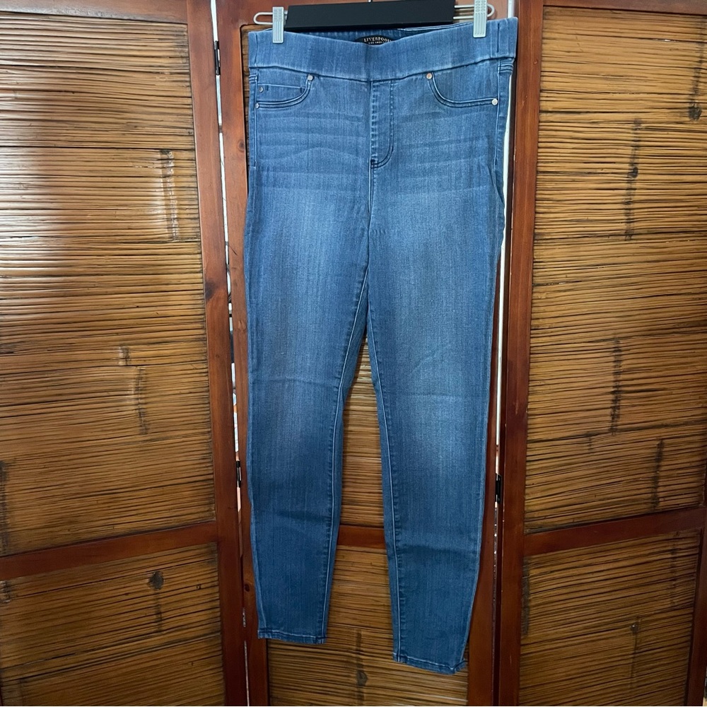 Liverpool The Skinny size 10/30 pull-on jeans